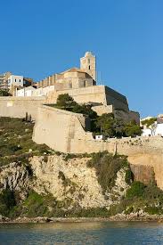 Vista De La Ciudad Vieja De Ibiza Y Dalt Vila Patrimonio De La Humanidad Ibiza Islas Baleares Espana Mediterraneo Euro Ibiza Island Ibiza Places To Visit