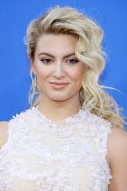 Tori Kelly editorial photography. Image of laine, menounos