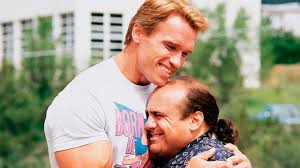 With arnold schwarzenegger, danny devito, kelly preston, chloe webb. Bild Von Twins Zwillinge Bild 2 Auf 11 Filmstarts De