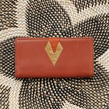Très belle capacité puisqu'il possède 24 rangements de cartes avec 4 poches dont 1 zippée pour la monnaie, une. Compagnon Terracota Portefeuille Cuir Portefeuille Femme Maroquinerie