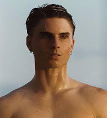 Colin Fischer's Instagram, Twitter & Facebook