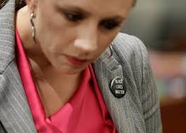 Defense attorney's "Black Lives Matter" pin sparks protest in Vegas court