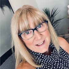 Ellis Ewert's Instagram, Twitter & Facebook