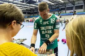 Bjarte myrhol pictures, articles, and news. Bjarte Myrhol Forlaenger Med Skjern Handbold Til Sommeren 2022 Dbrs Dk
