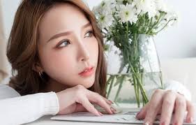 Wallpaper look, flowers, pose, portrait, makeup, hairstyle, vase, brown  hair for mobile and desktop, section девушки, resolution 1920x1080