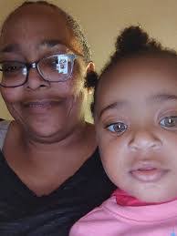 Sarah Chumley's Instagram, Twitter & Facebook