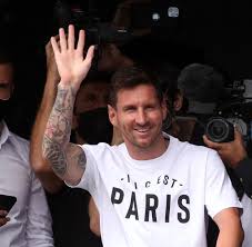 Messi has also been pictured in paris waving and greeting fans enthusiastically and he has now officially become a psg player. Sw6dcjb Jxjwgm