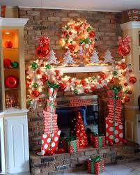 Next, in addition to using layers of white, another tip for pulling off a white christmas theme beautifully is to use a mix of textures. Decorating For Christmas Theme Ideas