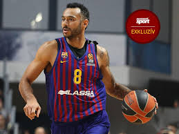 Bence 17, enikő 14 éves. Kosar Hanga Adam Ugy Erzi A Legjobb Helyen Van Barcelonaban Nso