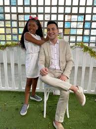 No dia 17 de maio foi assinado o contrato com a gravadora e leandro inicia agora a gravação do seu cd de estréia que se chamará: Sophia Vitoria E Leandro Borges Gravam Clipe De Ele Me Ouve Entretenimento Pleno News