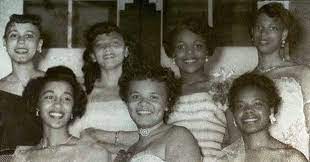 Hair styling products used today for vintage hairstyles like murray's superior, black & white and royal crown were introduced in the 50s. Women S 1950s Hairstyles An Overview Hair Makeup Artist Handbook