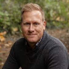 Derek Aten's Instagram, Twitter & Facebook