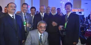 Not just pets either i find it fascinating that polar bears would interact with sled dogs in a friendly manner. St Edmund S School On Twitter Old Boys Enjoying Each Other S Company At The Alumni Meet At Calcutta Http T Co Ppthvsu3yd