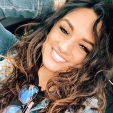 Heather Dees's Instagram, Twitter & Facebook