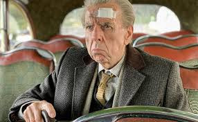 Der Engländer, der in den Bus stieg und bis ans Ende der Welt fuhr:  Amazon.de: Spall, Timothy, Logan, Phyllis, Ewing, Ben, Mitson, Natalie,  MacKinnon, Gillies, Spall, Timothy, Logan, Phyllis: DVD & Blu-ray