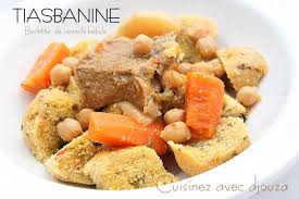 Boulettes De Semoule Kabyle Tiasbanine Recette Recette Kabyle Recettes De Cuisine Boulette