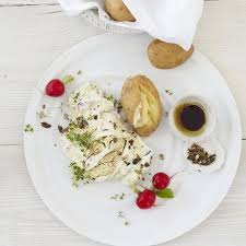 Magerquark, frischkäse, camembert, harzer oder limburger. Krauter Quark Mousse Mit Leinol Vinaigrette Rezept Essen Und Trinken