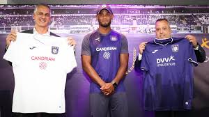 Последние твиты от rsc anderlecht (@rscanderlecht). Nouveaux Maillots A Anderlecht Deux Sponsors Pour Le Prix D Un Le Soir Plus