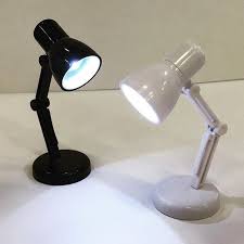 cando キャンドゥ on instagram 小さいけど頼りになるやつ ブックライトにもなる ledミニスタンドライト キャンドゥ cando 100均 雑貨 ブックライト モノトーン ミニ ホワイト ブラック led ライト ブックライト ライト キャンドゥ