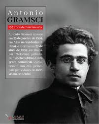 Gramsci ingressou na Universidade de Turim em 1911, onde entrou em contato  com o movimento operário e com o pensamento socialista. Filiou-se ao  Partido Socialista Italiano (PSI) em 1914 e, durante a