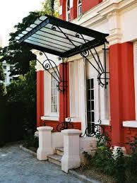 Une Marquise En Fer Forge Paracheve Avec Distinction La Renovation D Une Facade Et Pas Seulement Les Plus Classiques Architecte Interieur Auvent Architecte