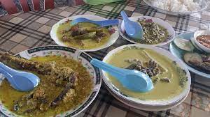 If you face the cliff you'll see it. Gulai Omak Den Memang Sodap Yo Saji My