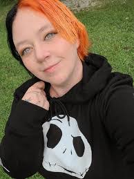 Melissa Schatz's Instagram, Twitter & Facebook