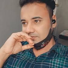 His family acted like they raised him up to the ceiling while he was  blindfolded and then told him to jump off 🤣 (via desa.rayne/Instagram)