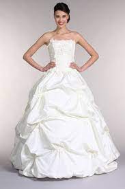 Affrontare la spesa di un abito da sposa, incute sempre un po' di timore anche oggi che non è poi tanto arduo trovare occasioni, in un settore di mercato che ha assistito insomma, chi sta cercando un abito da sposa economico, che sia italiano o cinese, colorato o più classico, troverà nell'articolo che da. Abiti Da Sposa Designer Abiti Da Sposa Economico In Woodress