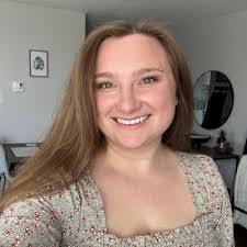 Emily Laing's Instagram, Twitter & Facebook