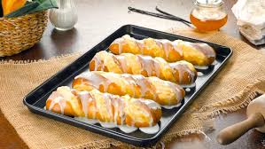 Luftiges Hefegeback Gefullt Mit Cremigem Vanillepudding Rezepte Lecker Schmecker Lebensmittel Essen