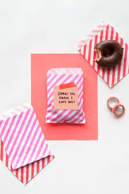 Here's a great collection of fun valentine ideas! 3 Easy Valentines For Your Coworkers