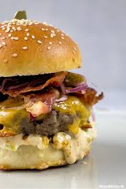 Burger Ala Jamie Oliver Burger 100 Beef Im Brioche Bun Mit Cheddar Salat Mayo Zwiebeln Gurken Und Bacon Insanity Jamie Oliver Burger Homemade Burgers