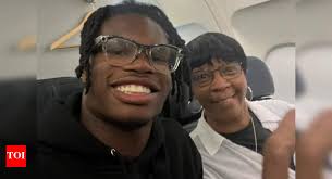 Travis Hunter goes viral after unexpected behavior stuns passengers