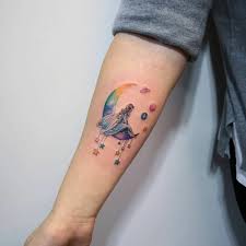 Halbmond Tattoo Bedeutung Und Viele Tolle Ideen Und Inspirationen In 2020 Halbmond Tattoo Mondsichel Tattoo Mond Tattoos
