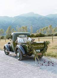 I Love This Getaway Car Idea Vintage Car Wedding Wedding Getaway Car Wedding Car Decorations