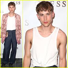 In an interview with novelist torrey peters for time magazine, the 13 reasons why star opened up about her transition publicly for the. 13 Reasons Why Star Tommy Dorfman Is Spontaneous We Definitely Believe It Chloe Lukasiak Danielle Campbell Dnce Luna Blaise Savannah Outen Skai Jackson Tommy Dorfman Violett Beane Just Jared Jr