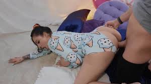 Big Tit Hostel Takeover - EPORNER