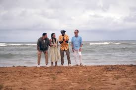 tune in to @foodnetwork tonight for the newest episode of #ChoppedCastaways  🏝️🔪 Premiering Tuesday, May 19th at 9pm – “Dig In or Go Home” Eleven  chefs remain to fight for survival on