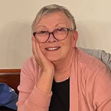 Suzanne Peasley's Instagram, Twitter & Facebook