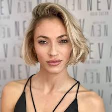 Thea Cunningham's Instagram, Twitter & Facebook