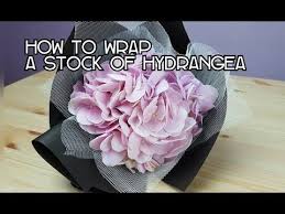 Wrapping Rose Bouquet Felt Flowers Cara Membungkus Buket Mawar Flanel Youtube Beautiful Bouquet Of Flowers Flowers Bouquet Flowers Bouquet Gift