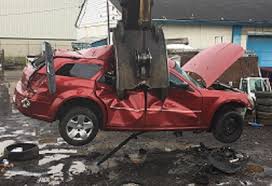 Our locally owned and operated company provides you with prompt service to remove junkers and clunkers, regardless of value, completely free of charge. Junk Car Removal Indianapolis