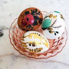 Once you've mastered that, you can use your creativity to dye and turn head to any grocery store, and you'll find basic easter egg dye and decorating kits that will produce colorful eggs. 20 Genius Easter Egg Decorating Ideas Most Creative Easter Eggs Delish Com