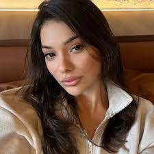 Eva Blum's Instagram, Twitter & Facebook