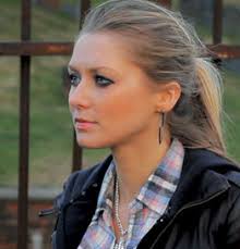 Ashleigh harrington (pictured above, at right) talks to emma mullings about her work in the middle east. Nosotras Tambien Podemos La Mujer Del Fotograma