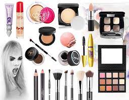 Cara make up natural bagi pemilik wajah bulat. Cara Delevingne Makeup Look