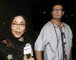 Malah, hubungan kak nita dan suaminya, mahathir abdullah juga sudah berakhir. Anita Sarawak Sudah Kembali Ke Singapura