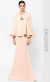 Namun, bagi pereka yang lebih bijak, mereka mencuba kelainan untuk mewujudkan suasana aidilfitri musim bunga dengan masih lagi mengekalkan corak floral tetapi dengan. 24 Baju Kurung Ideas Fashion Batik Fashion Kebaya Dress