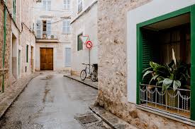 Zdjęcie jest związane z kategorią stare miasto, tapeta, windows. Majorka Co Warto Zobaczyc Plan Podrozy Looks Like Travel